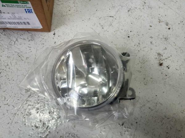 FEU ANTIBROUILLARD PEUGEOT 208/ PARTNER/ 2008/ CITROEN BERLINGO/ C3 PICASSO/ C4 CACTUS - Vue 1